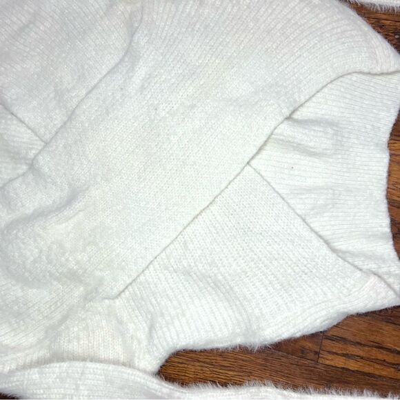 Sweater and Shorts Set  - Picture 11 of 12